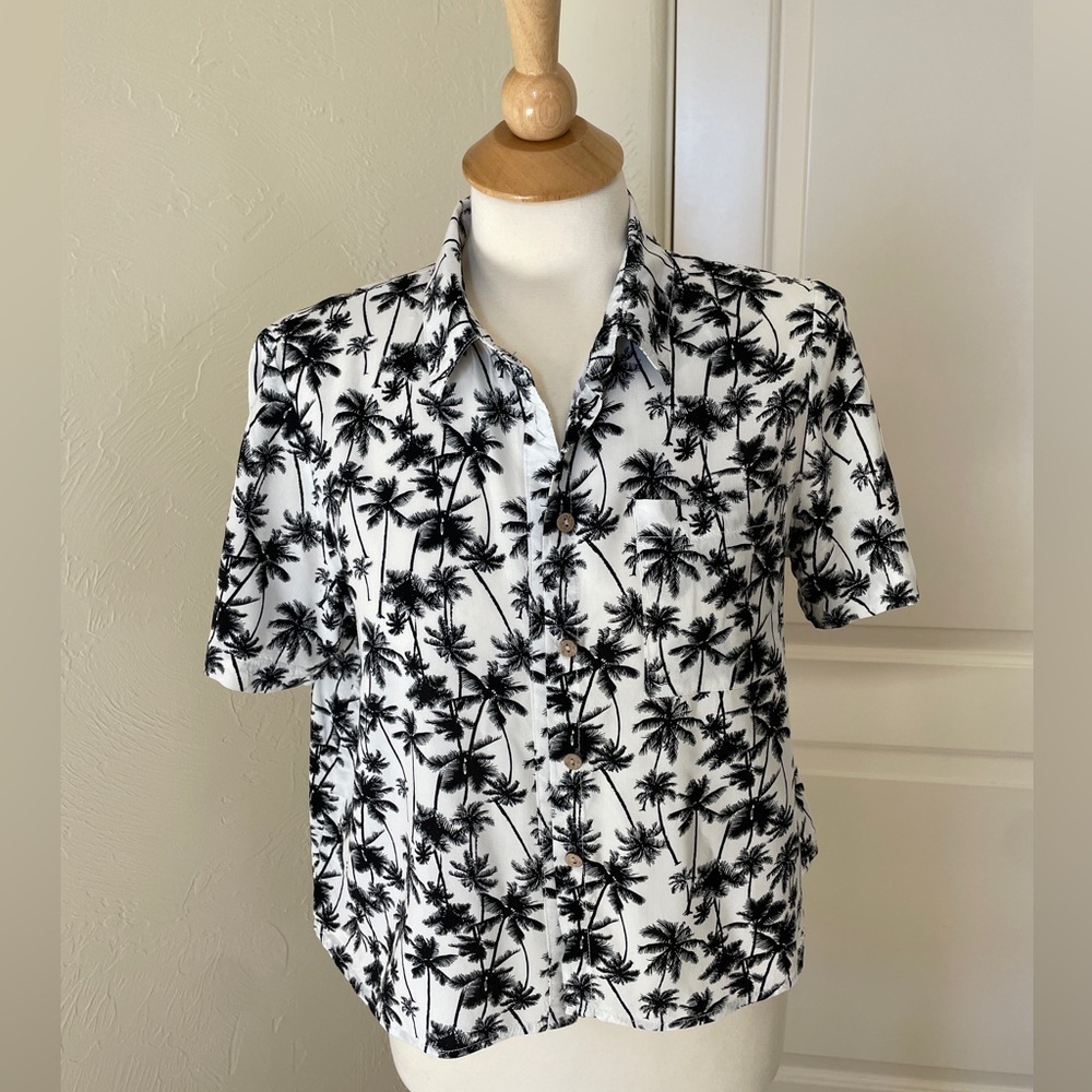 Love Notes Tropical Palm Trees Button-Up Shirt- Size L